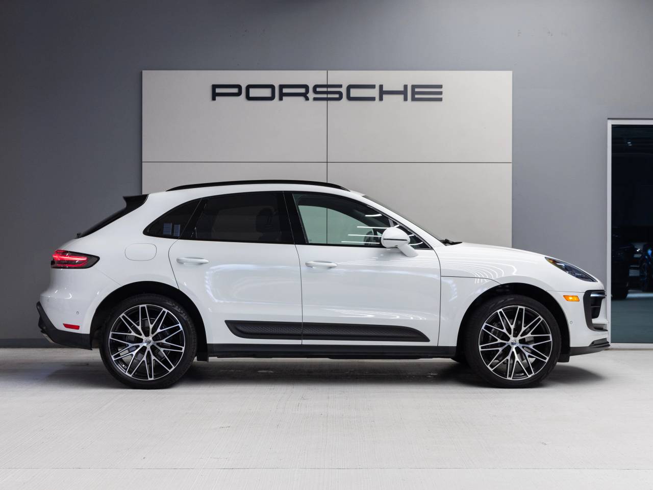 2023 Porsche Macan Macan (MY23)