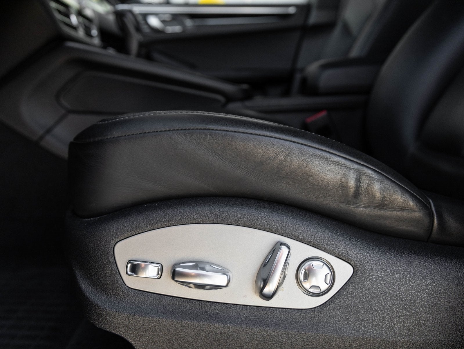 2024 Porsche Macan Macan (MY24)