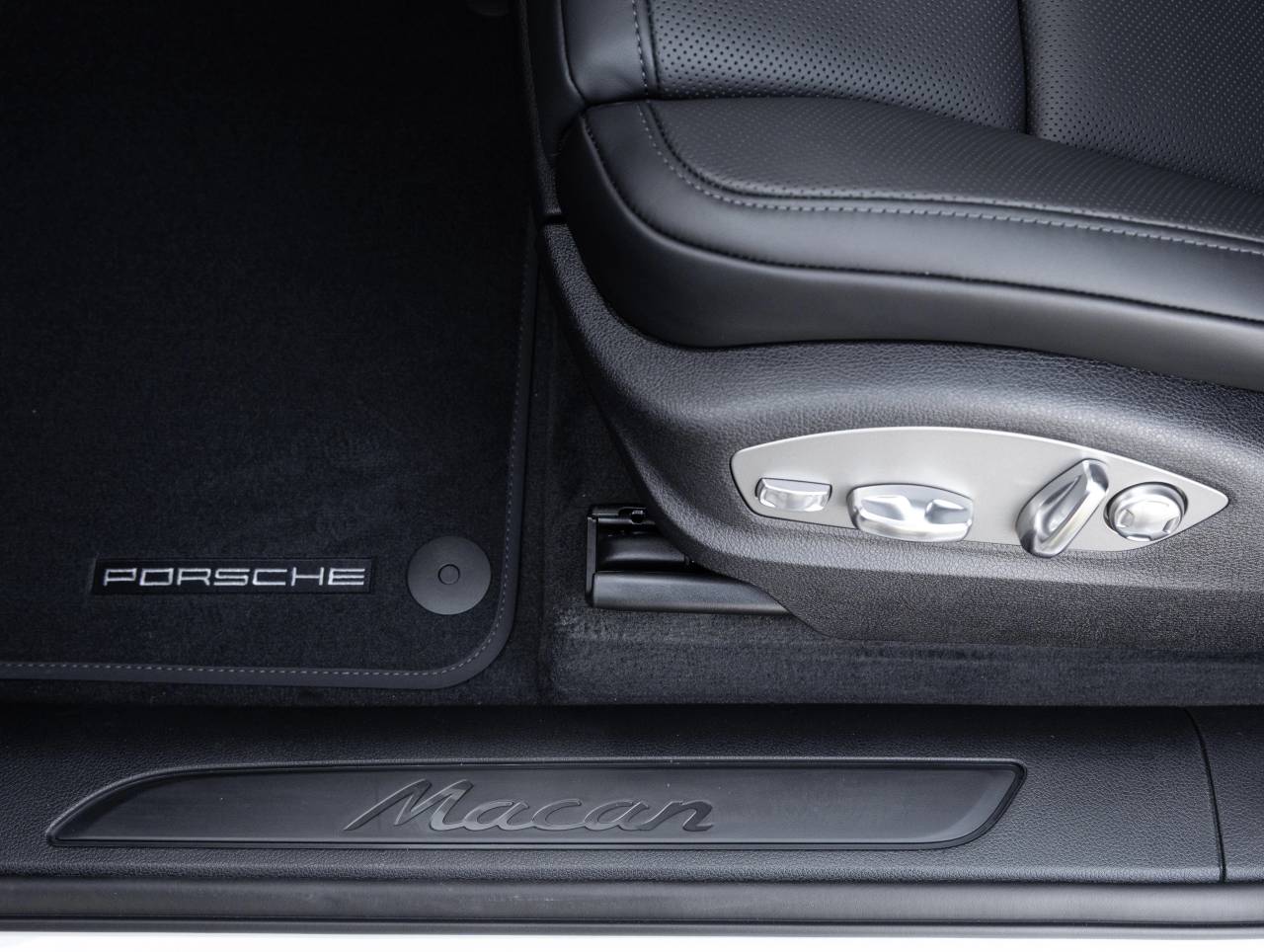 2026 Porsche Macan Macan