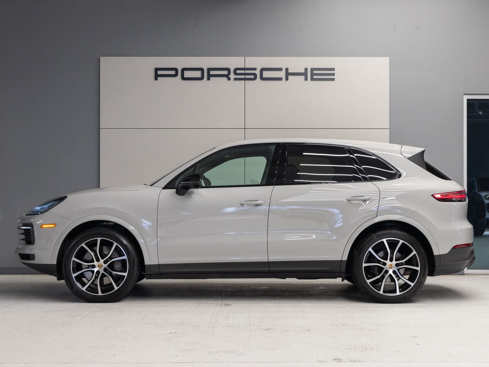2023 Porsche Cayenne Platinum Edition