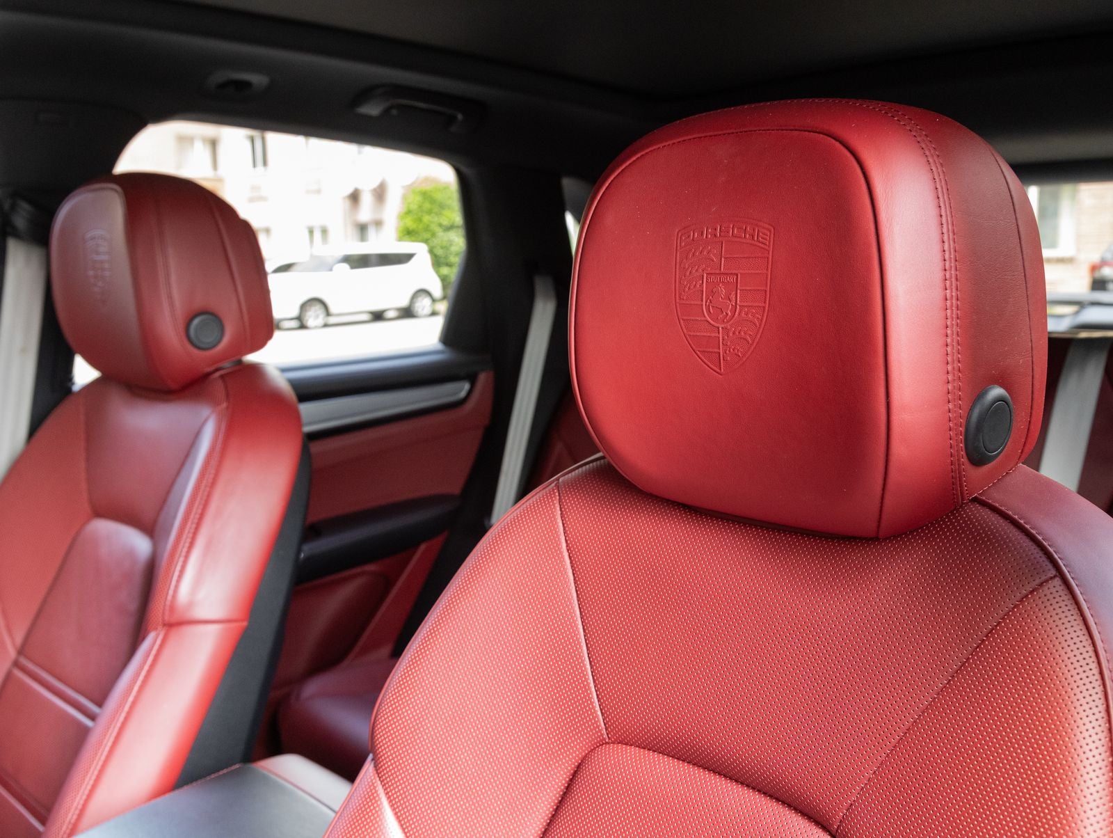 2023 Porsche Cayenne Platinum Edition