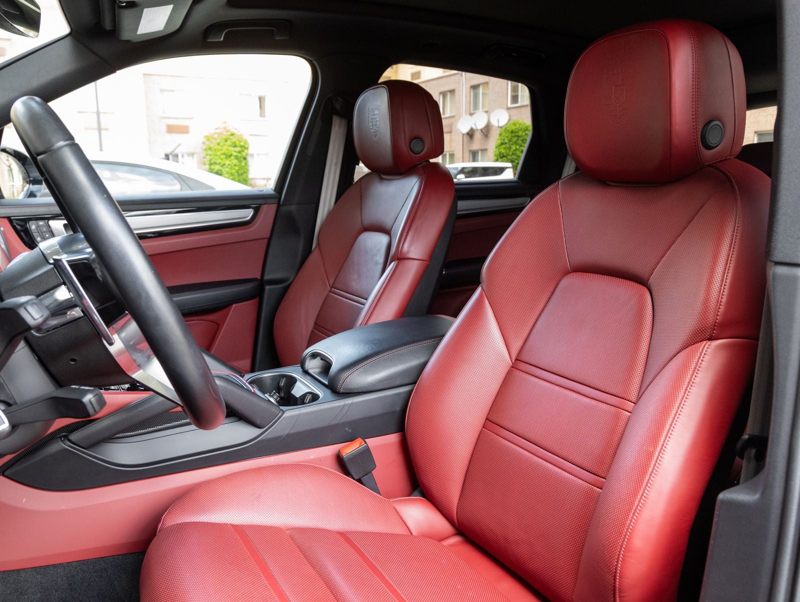 2023 Porsche Cayenne Platinum Edition