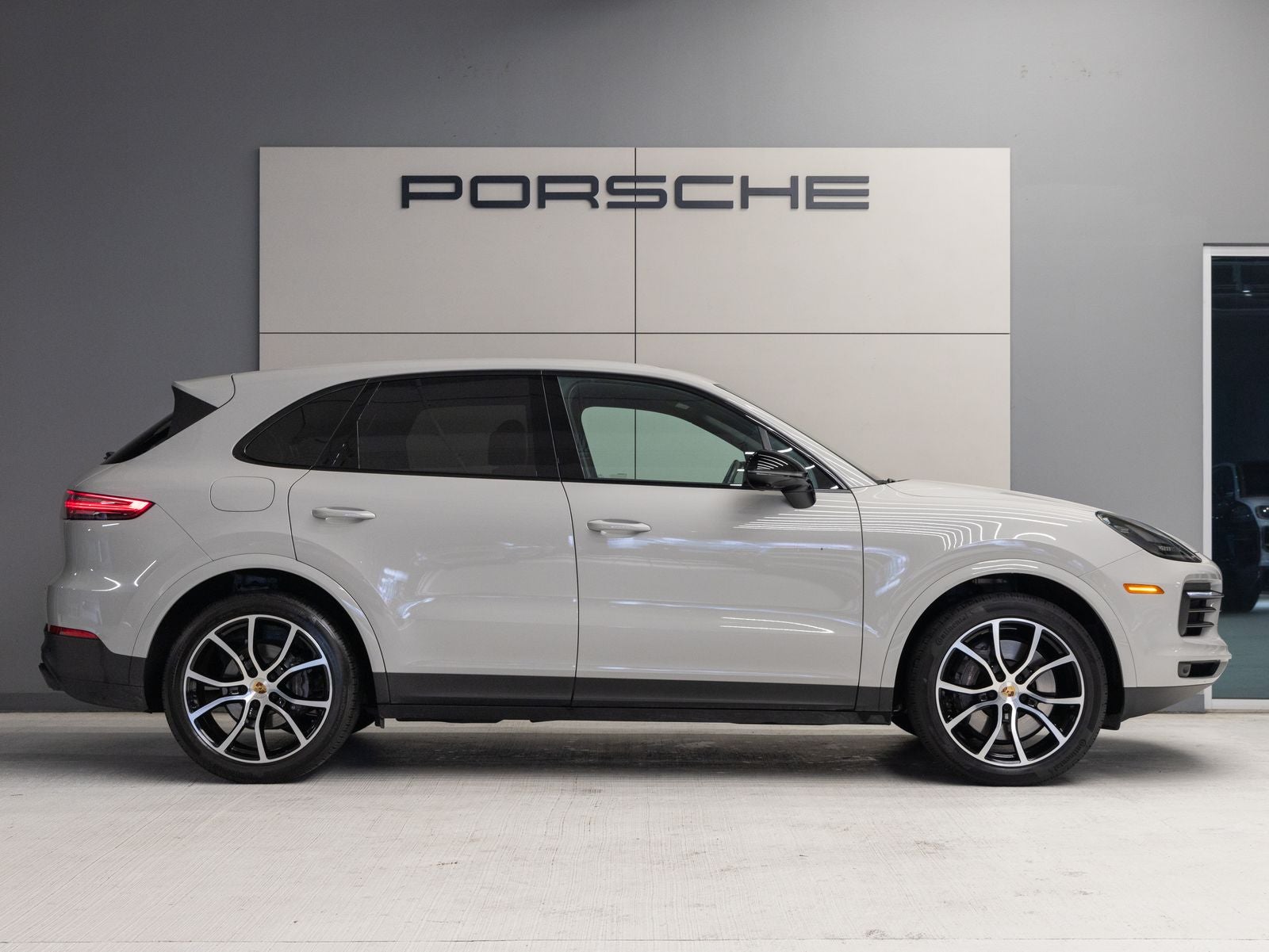 2023 Porsche Cayenne Platinum Edition