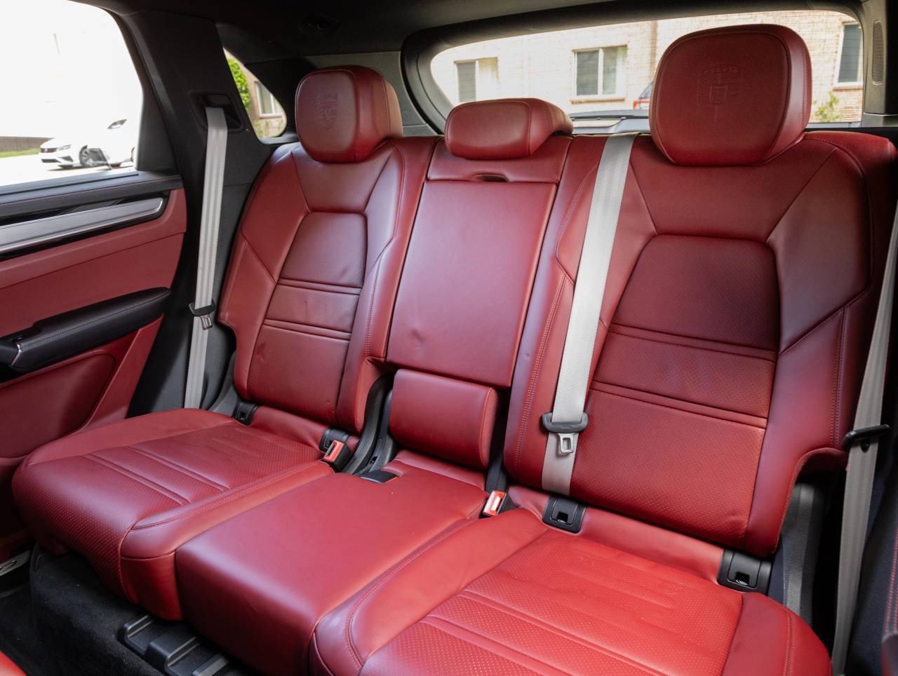 2023 Porsche Cayenne Platinum Edition