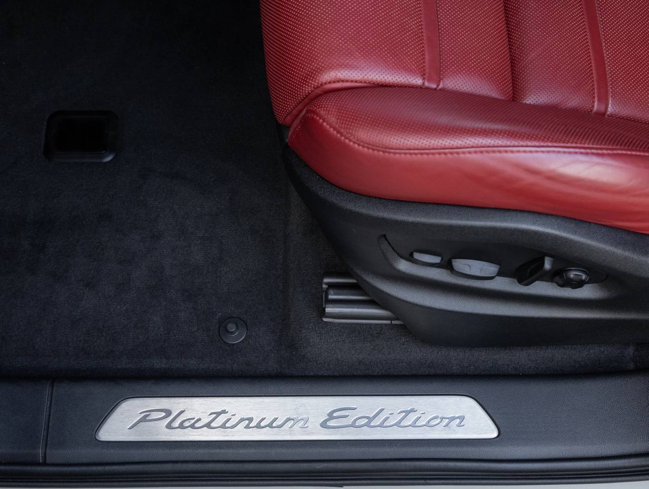 2023 Porsche Cayenne Platinum Edition