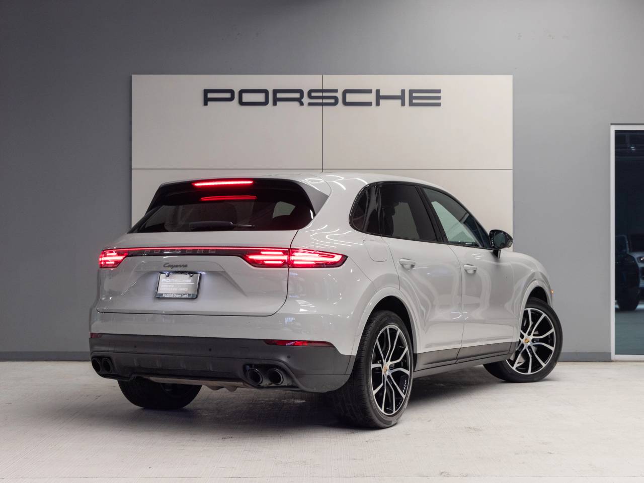 2023 Porsche Cayenne Platinum Edition