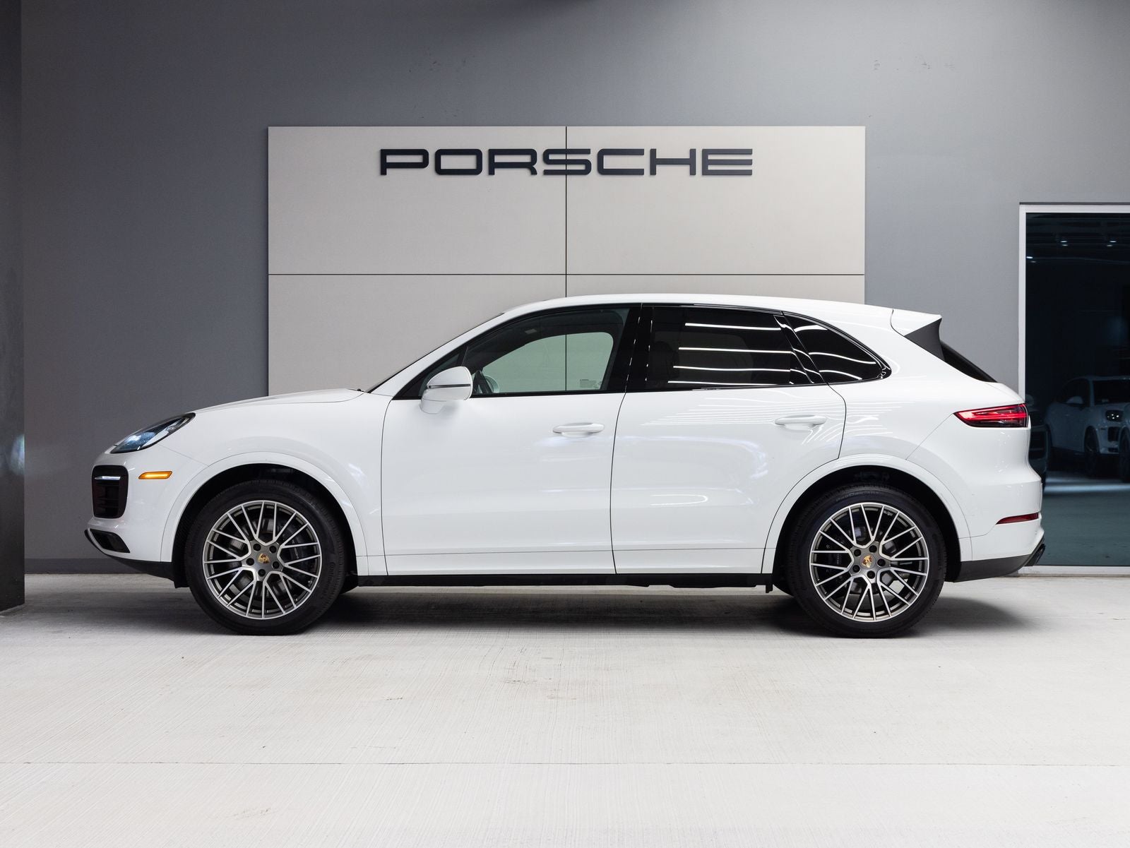 2023 Porsche Cayenne Cayenne Platinum Edition (MY23)