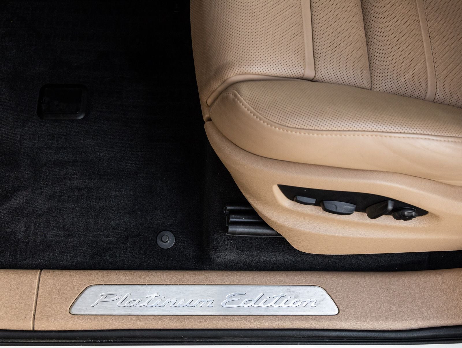 2023 Porsche Cayenne Cayenne Platinum Edition (MY23)