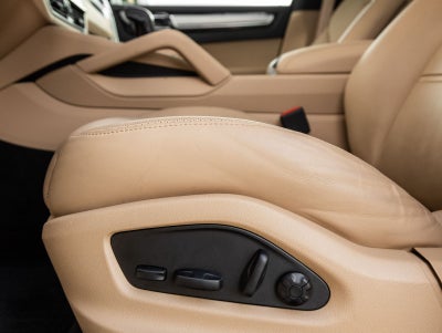2023 Porsche Cayenne Cayenne Platinum Edition (MY23)