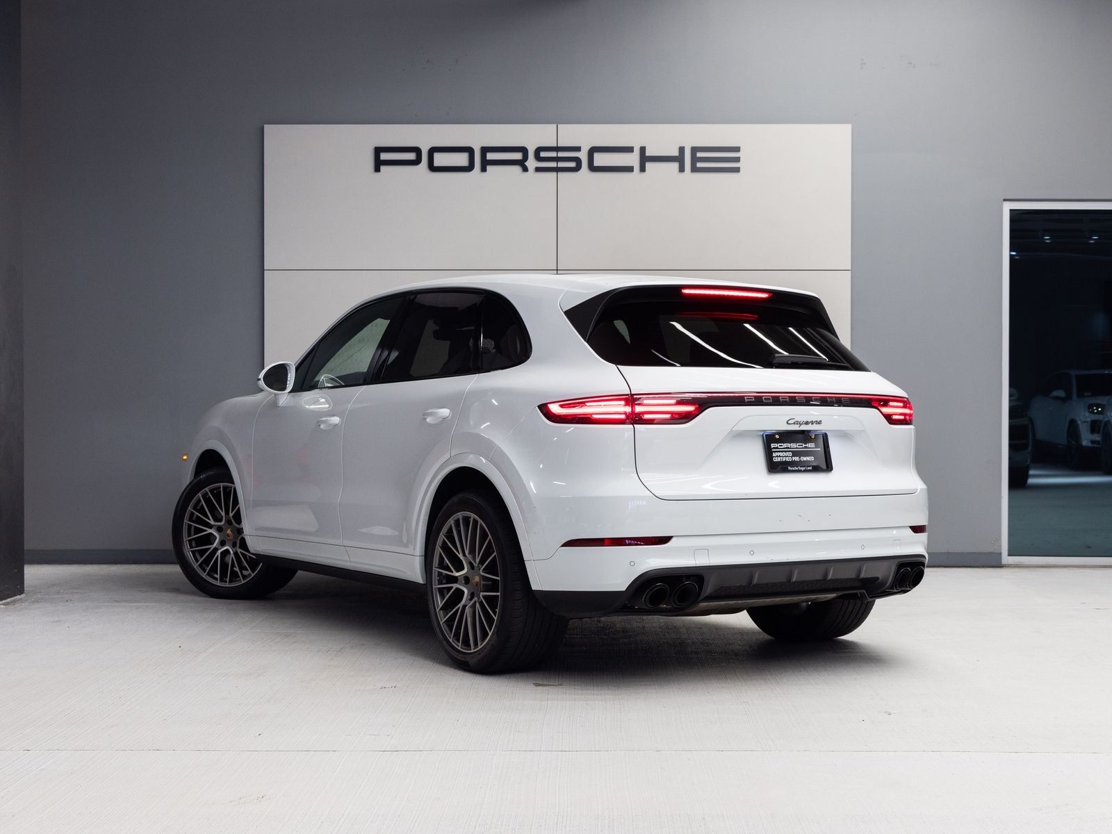 2023 Porsche Cayenne Cayenne Platinum Edition (MY23)