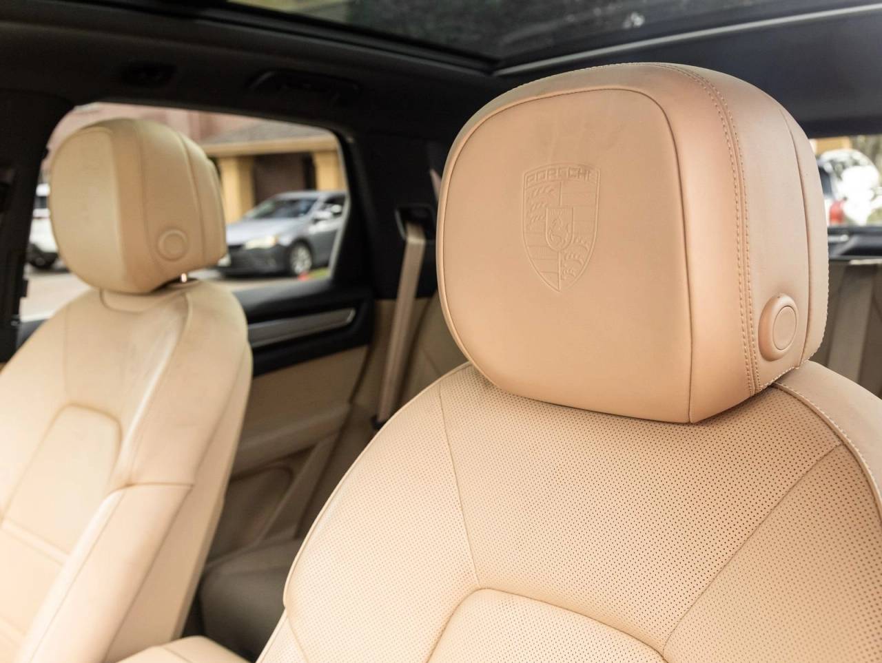 2023 Porsche Cayenne Cayenne Platinum Edition (MY23)