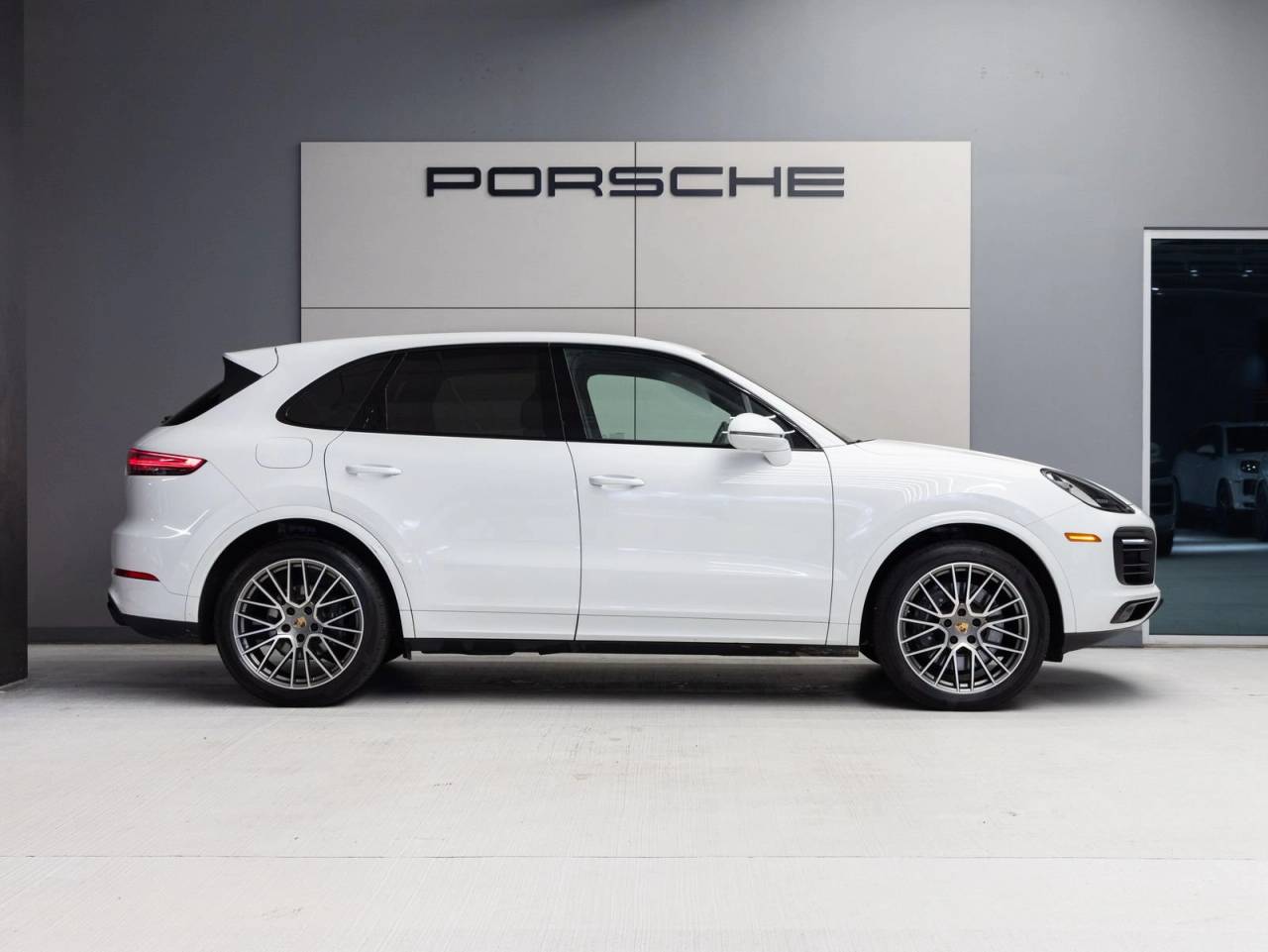 2023 Porsche Cayenne Cayenne Platinum Edition (MY23)