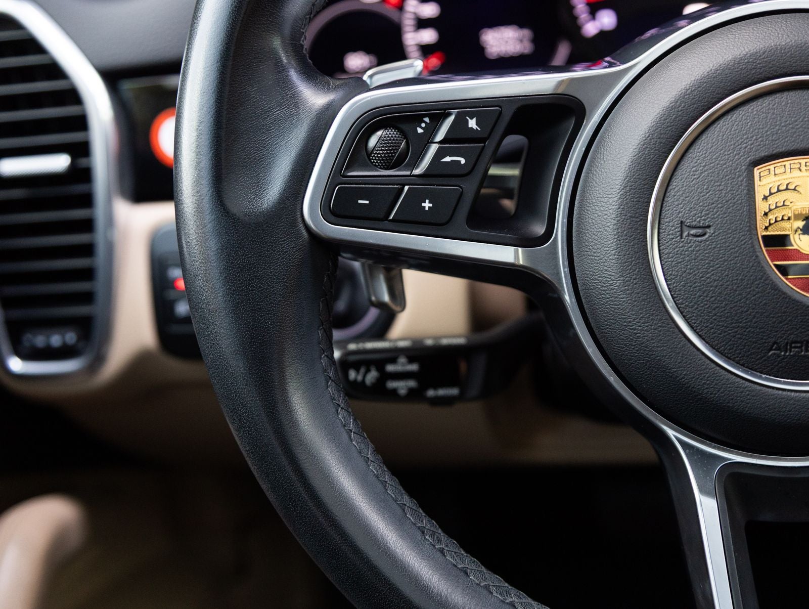 2023 Porsche Cayenne Cayenne Platinum Edition (MY23)