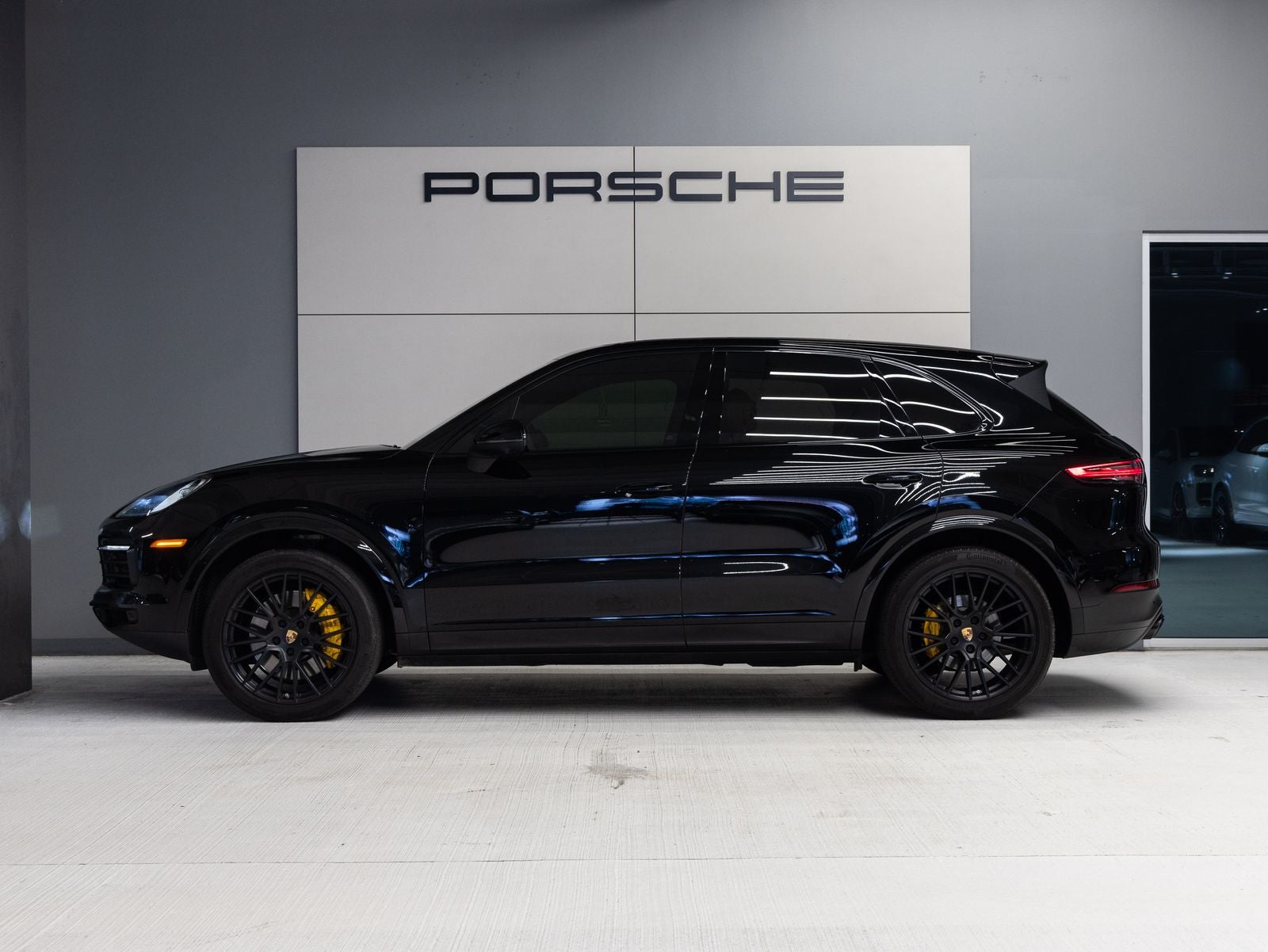 2023 Porsche Cayenne Cayenne Platinum Edition (MY23)