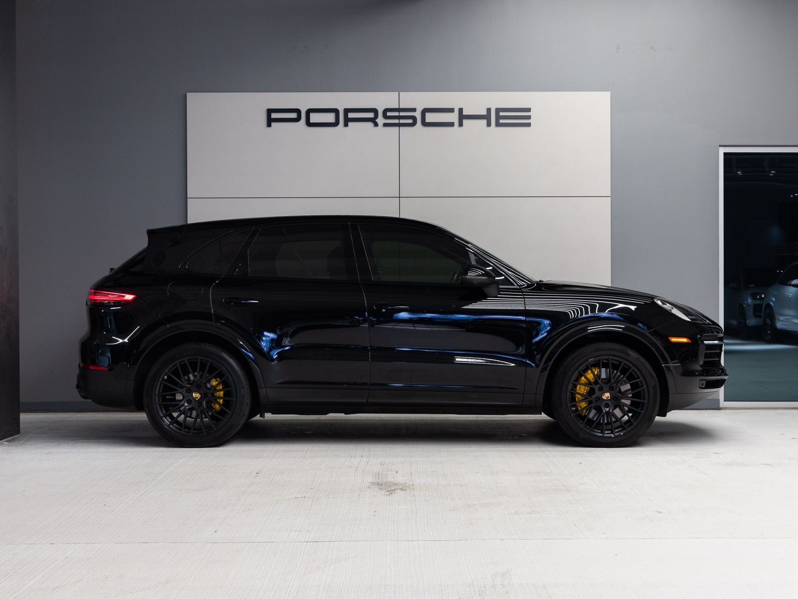 2023 Porsche Cayenne Cayenne Platinum Edition (MY23)