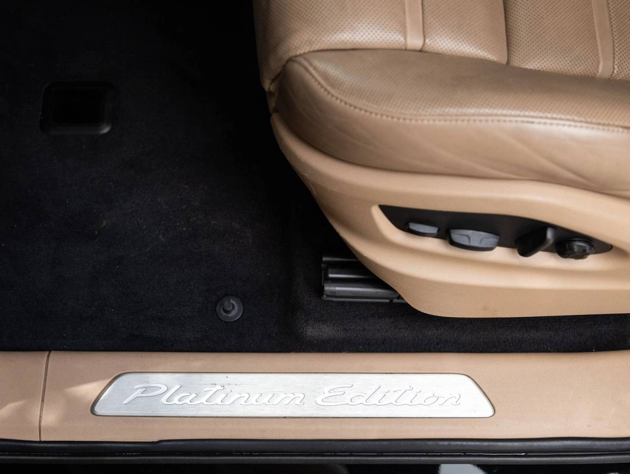 2023 Porsche Cayenne Cayenne Platinum Edition (MY23)