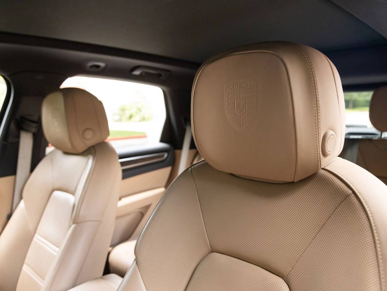 2023 Porsche Cayenne Cayenne Platinum Edition (MY23)