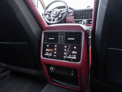 2023 Porsche Cayenne Cayenne Platinum Edition (MY23)