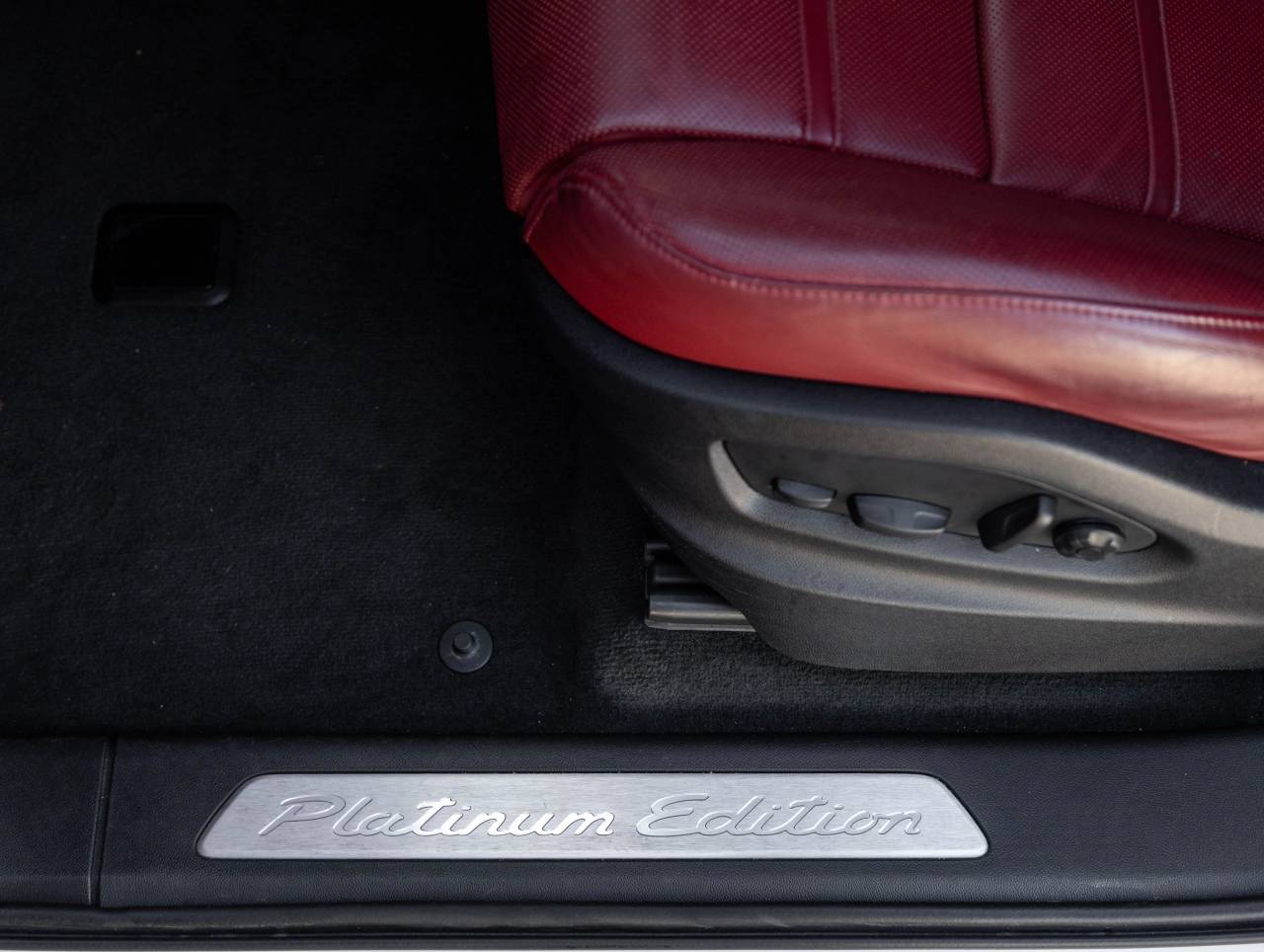 2023 Porsche Cayenne Cayenne Platinum Edition (MY23)