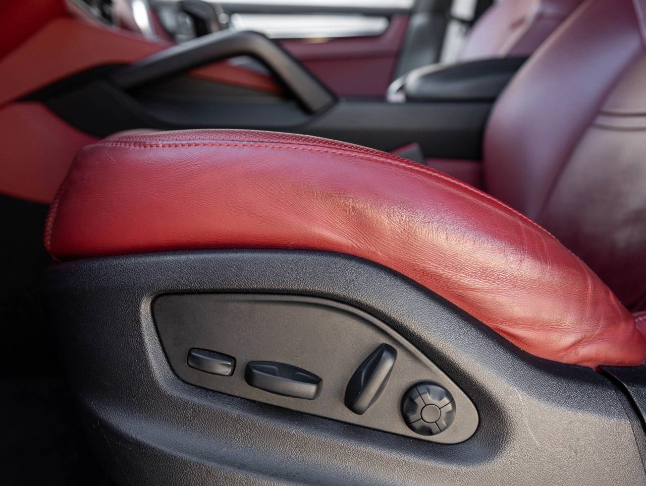 2023 Porsche Cayenne Cayenne Platinum Edition (MY23)