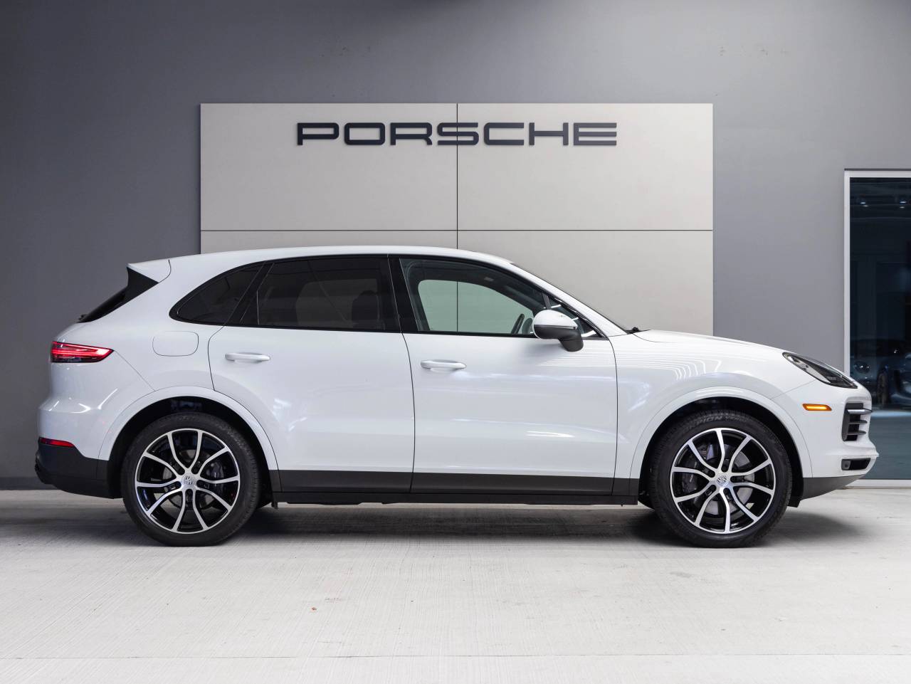 2023 Porsche Cayenne Cayenne Platinum Edition (MY23)
