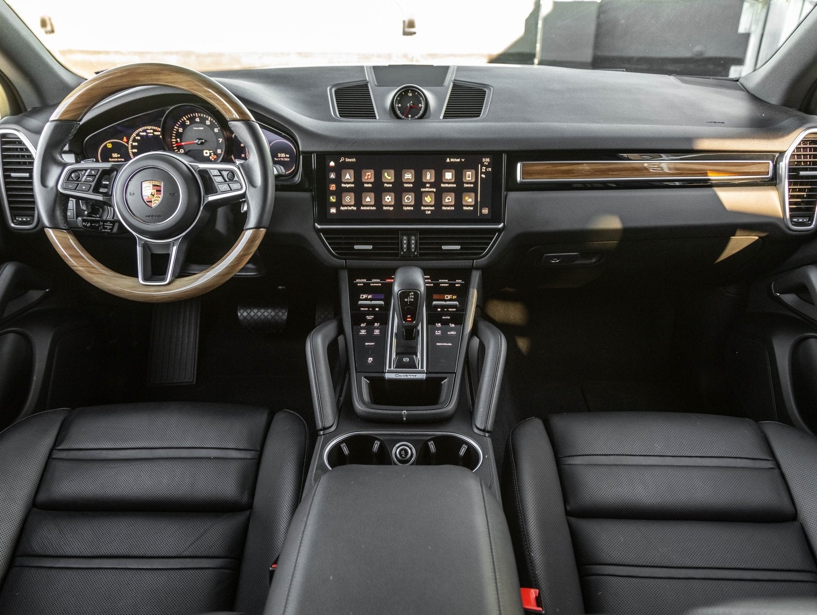 2023 Porsche Cayenne Cayenne Platinum Edition (MY23)