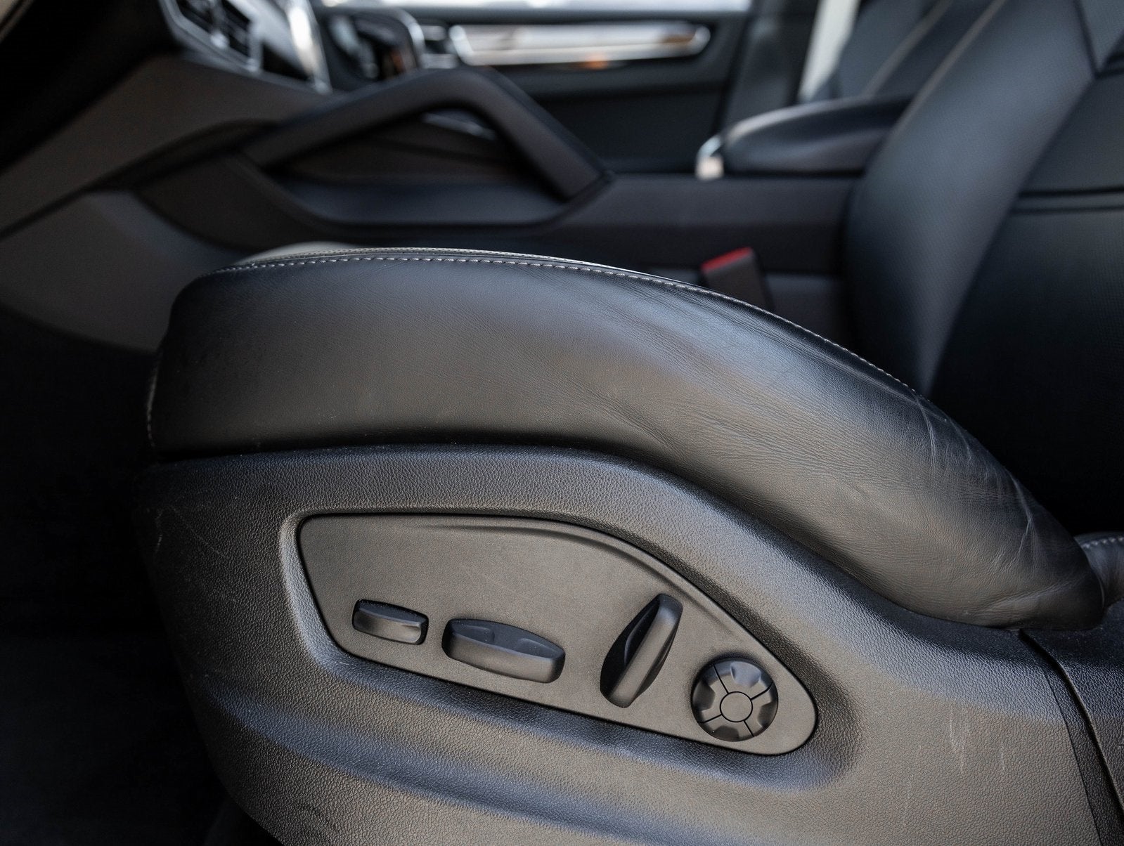 2023 Porsche Cayenne Cayenne Platinum Edition (MY23)