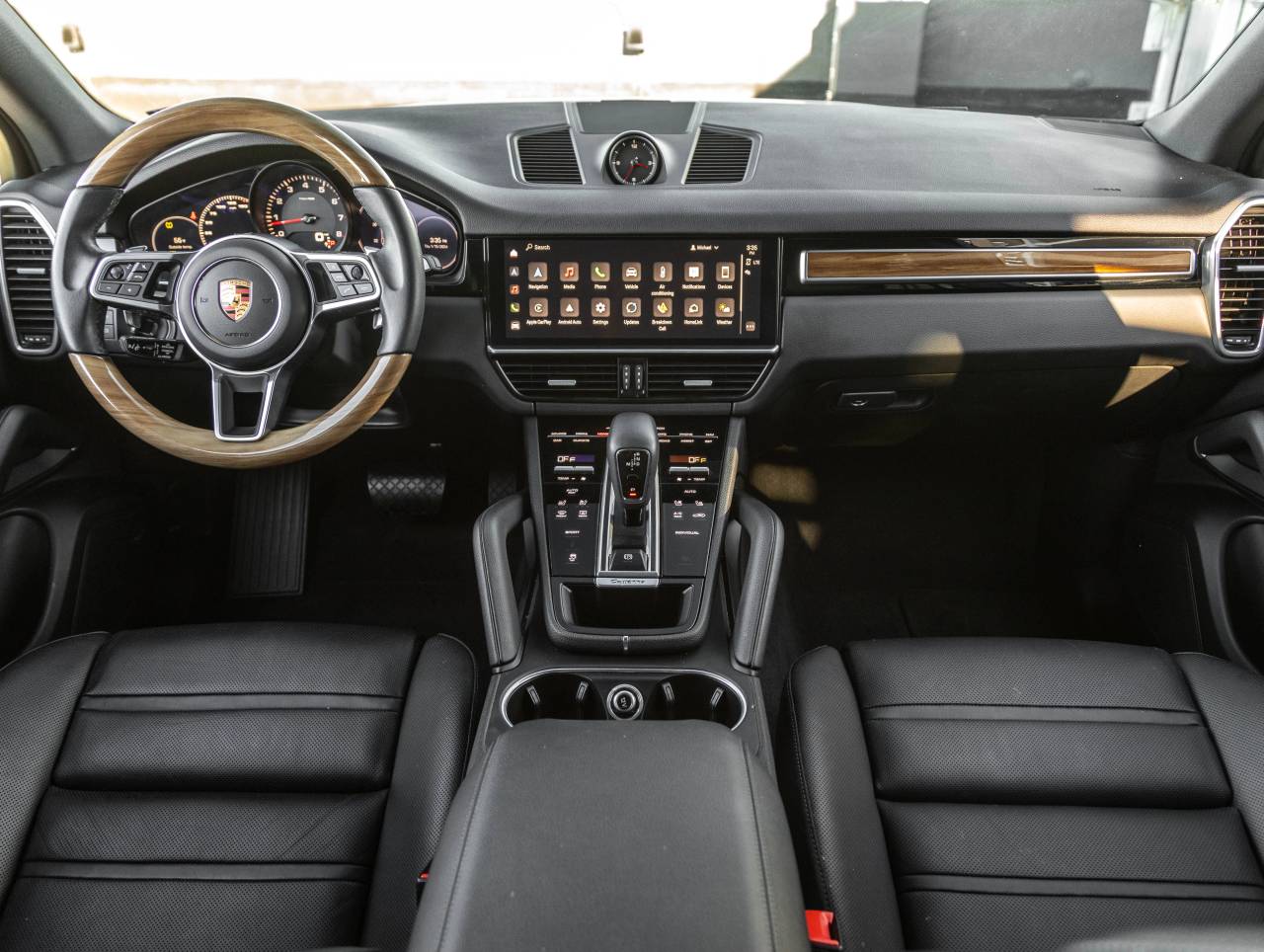 2023 Porsche Cayenne Cayenne Platinum Edition (MY23)