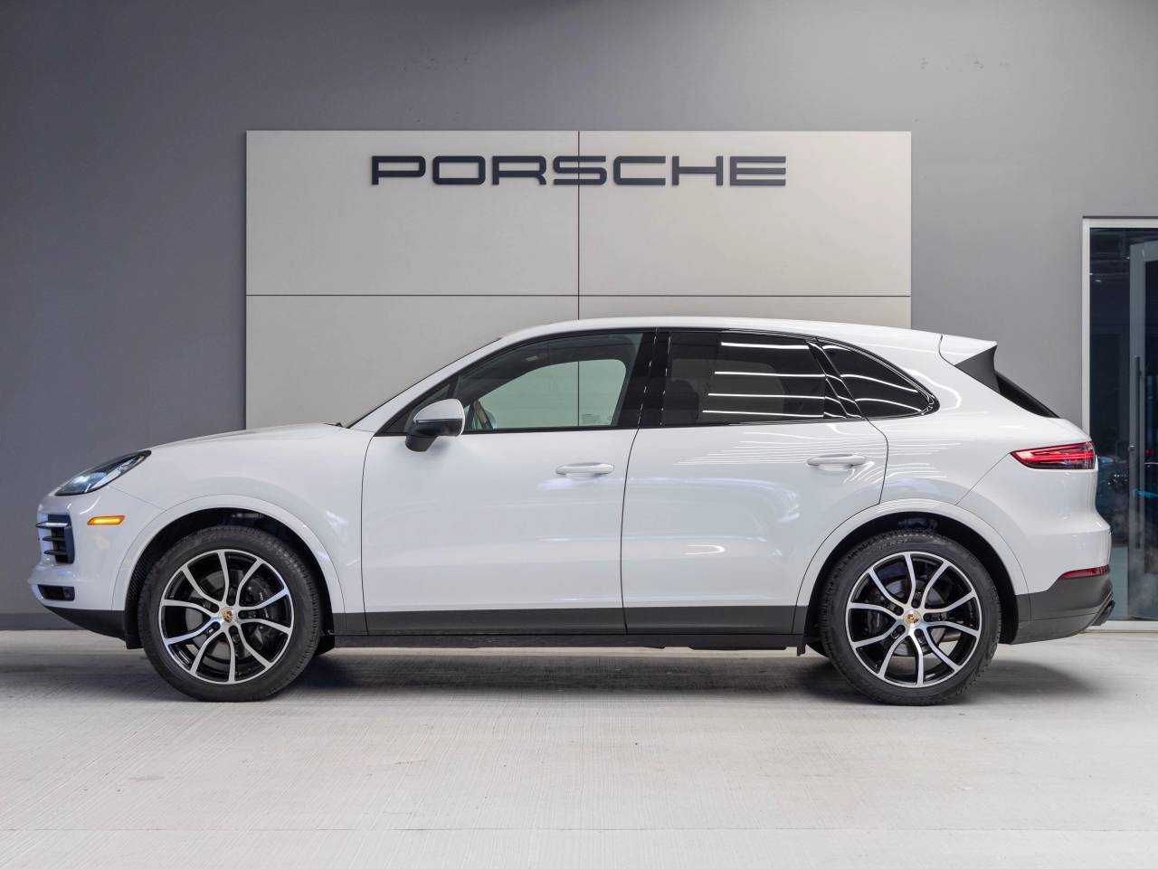 2023 Porsche Cayenne Cayenne Platinum Edition (MY23)
