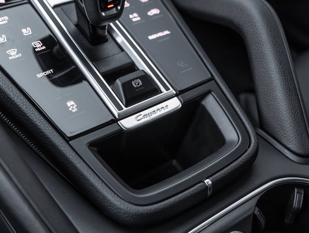 2023 Porsche Cayenne Cayenne Platinum Edition (MY23)