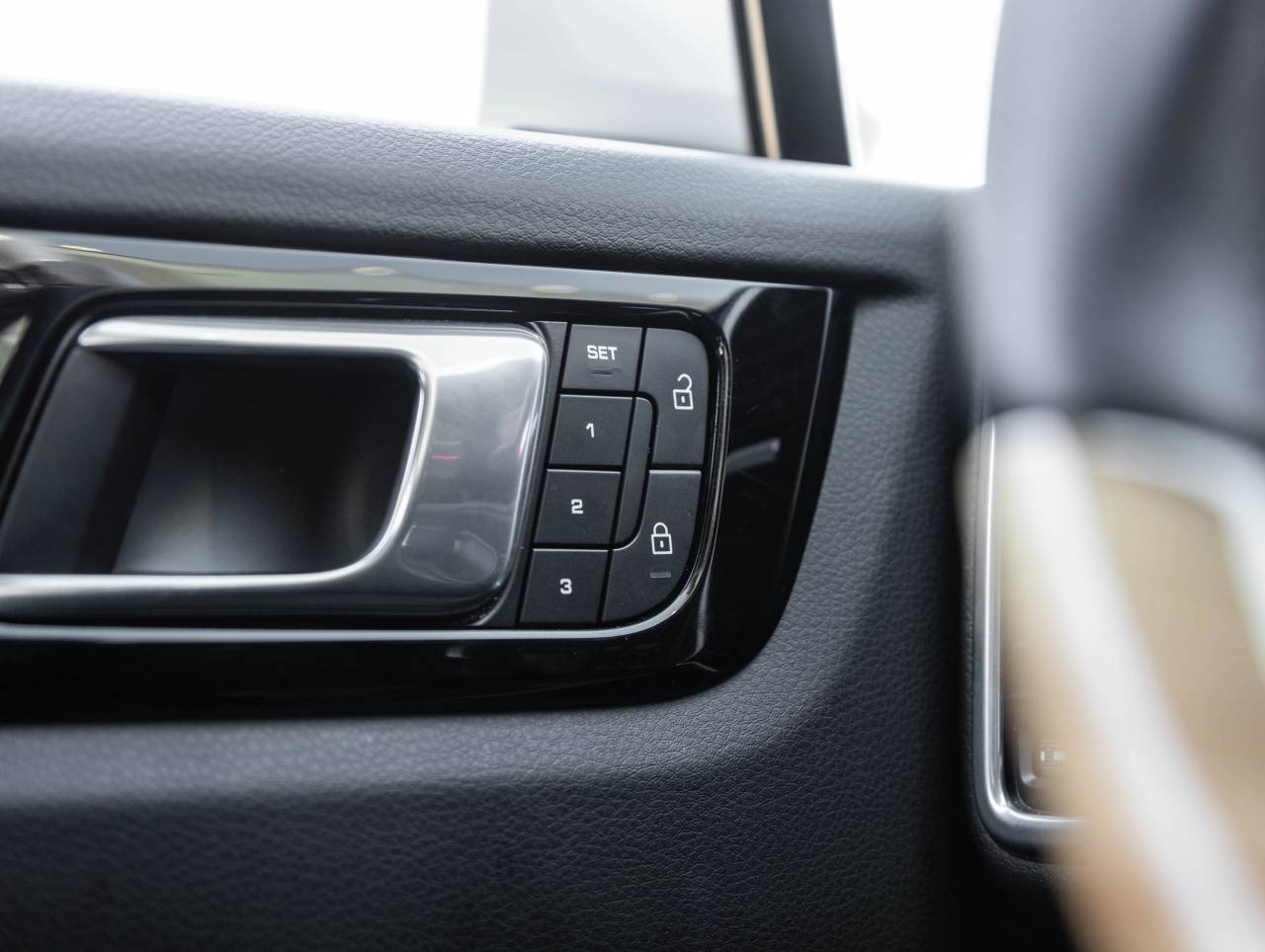 2023 Porsche Cayenne Cayenne Platinum Edition (MY23)