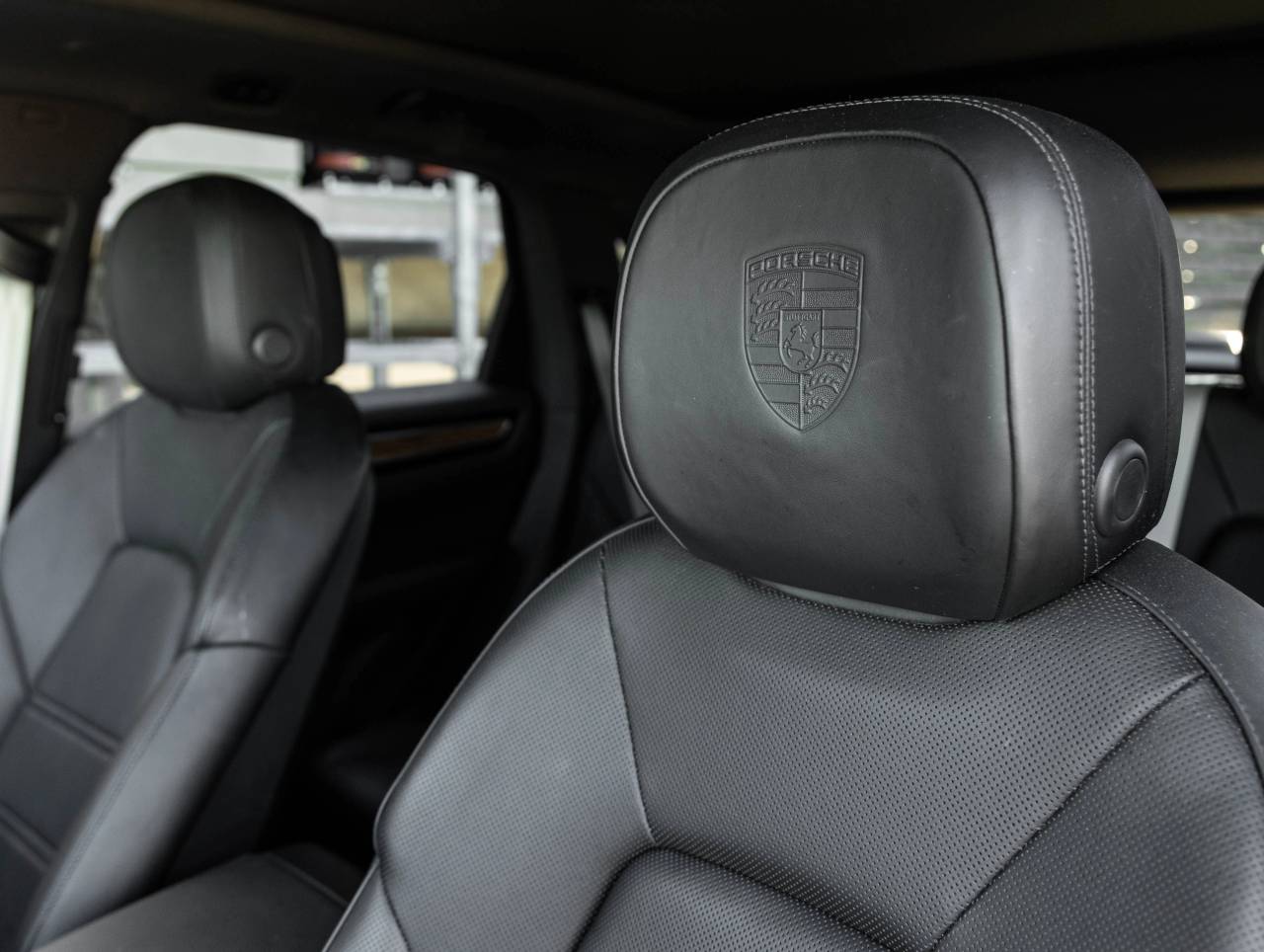 2023 Porsche Cayenne Cayenne Platinum Edition (MY23)