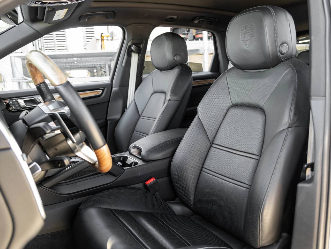 2023 Porsche Cayenne Cayenne Platinum Edition (MY23)