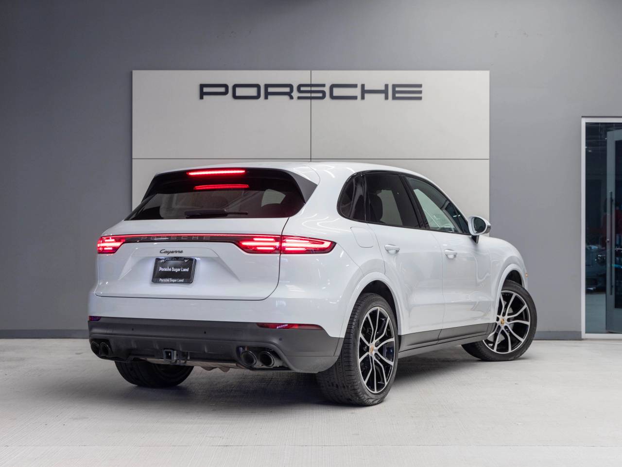 2023 Porsche Cayenne Cayenne Platinum Edition (MY23)