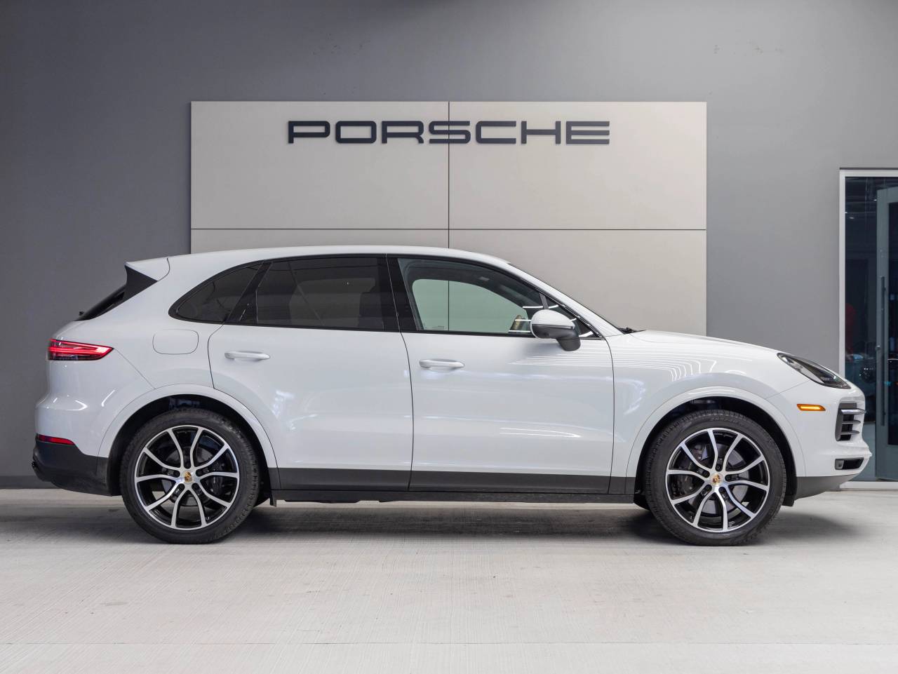 2023 Porsche Cayenne Cayenne Platinum Edition (MY23)