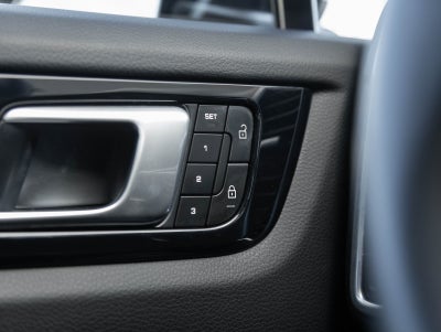 2022 Porsche Cayenne Cayenne Platinum Edition (MY22)