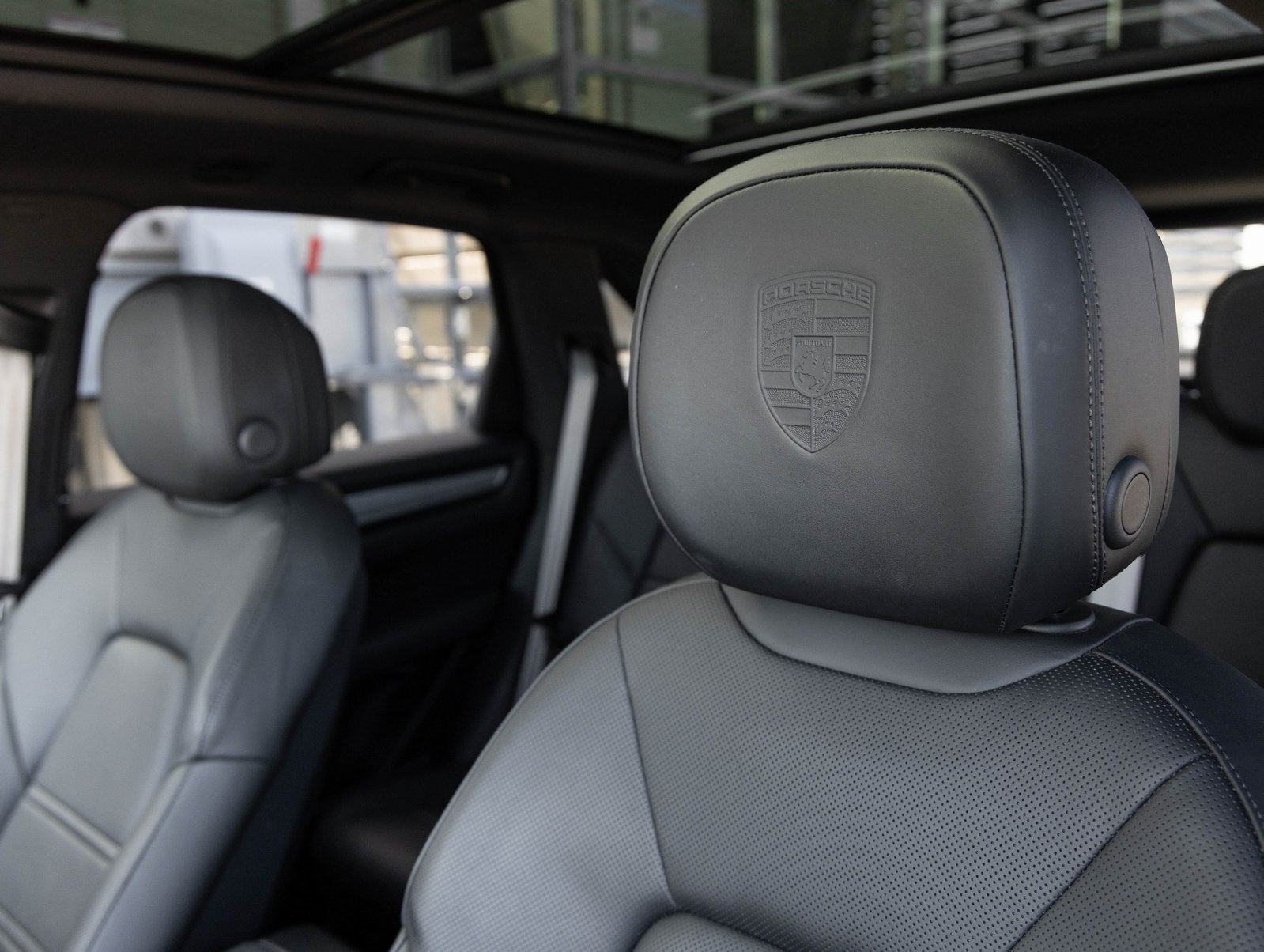 2022 Porsche Cayenne Cayenne Platinum Edition (MY22)