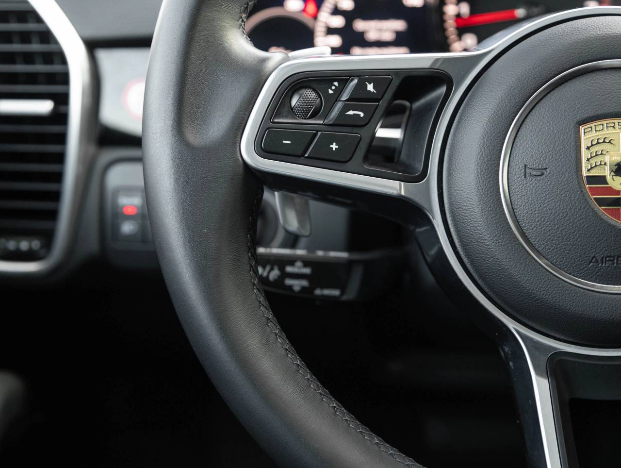 2022 Porsche Cayenne Cayenne Platinum Edition (MY22)