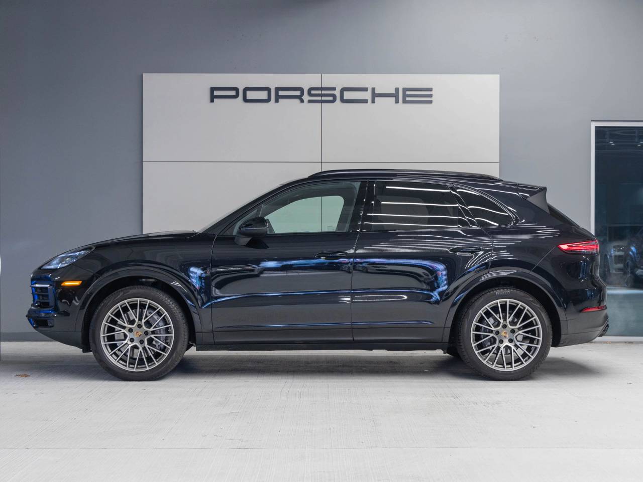 2022 Porsche Cayenne Cayenne Platinum Edition (MY22)