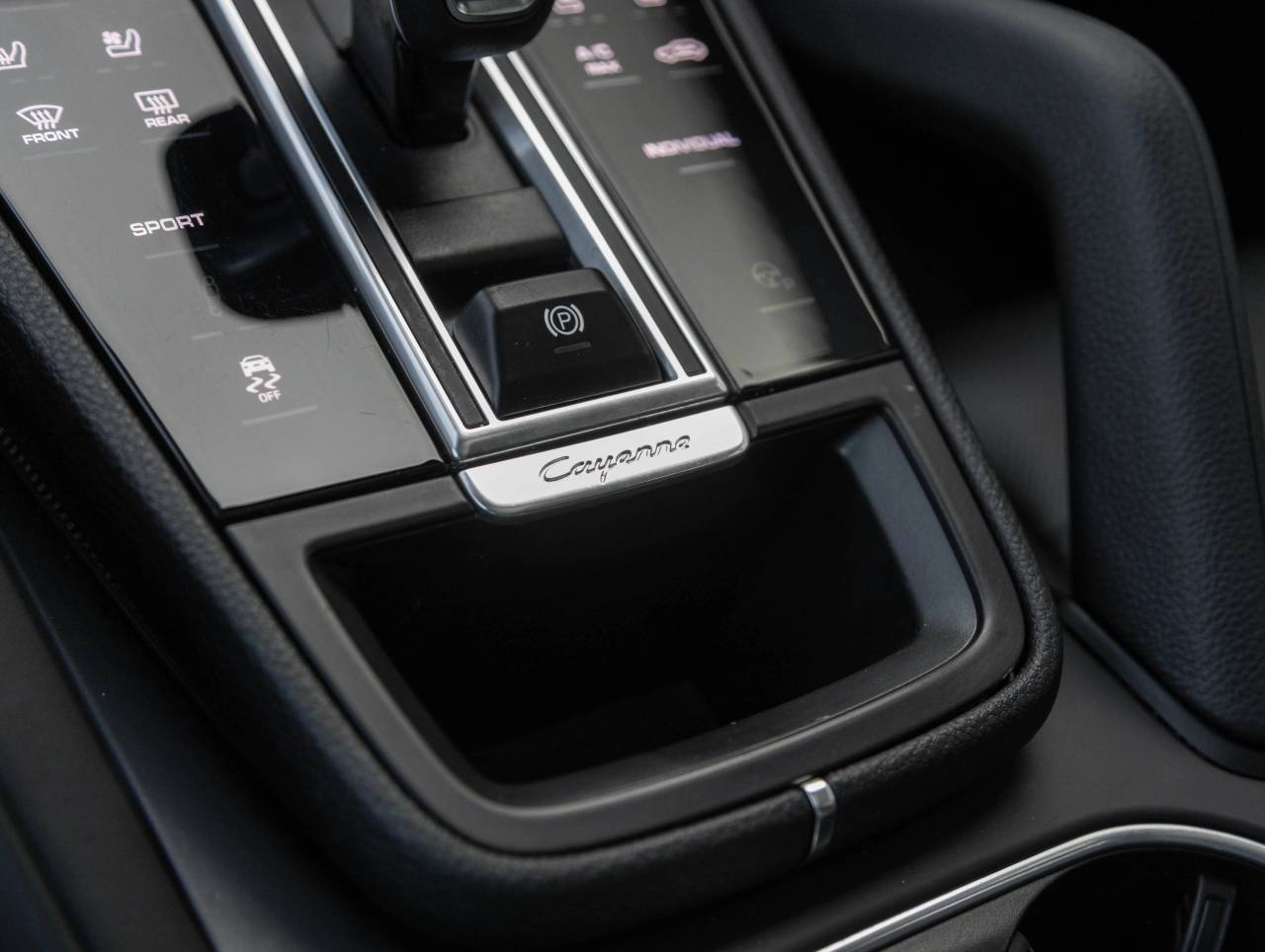 2022 Porsche Cayenne Cayenne Platinum Edition (MY22)