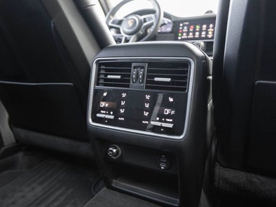 2022 Porsche Cayenne Cayenne Platinum Edition (MY22)