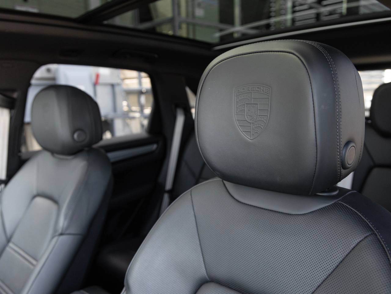 2022 Porsche Cayenne Cayenne Platinum Edition (MY22)