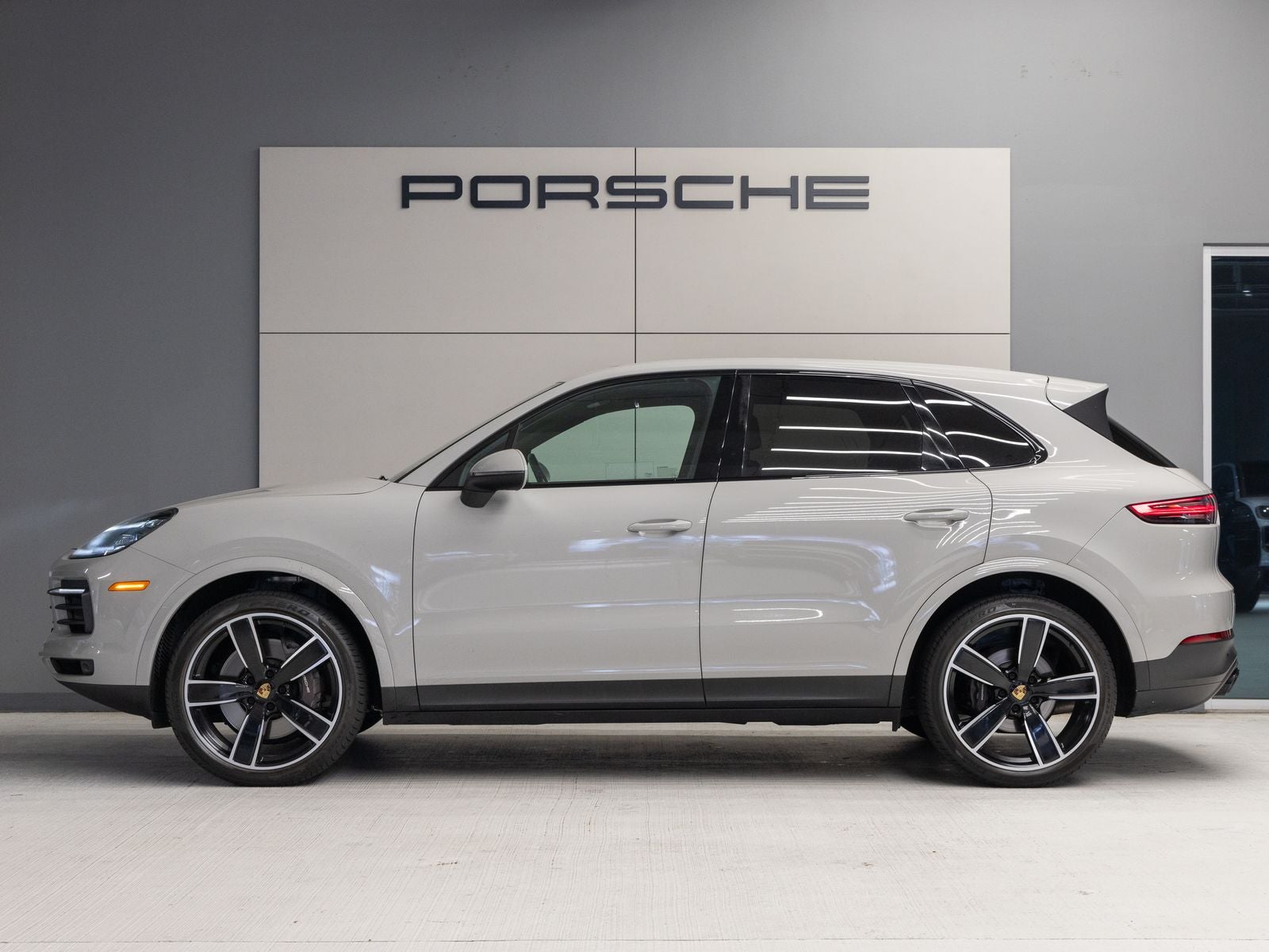 2023 Porsche Cayenne Platinum Edition