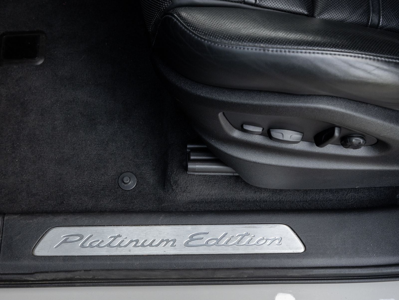 2023 Porsche Cayenne Platinum Edition