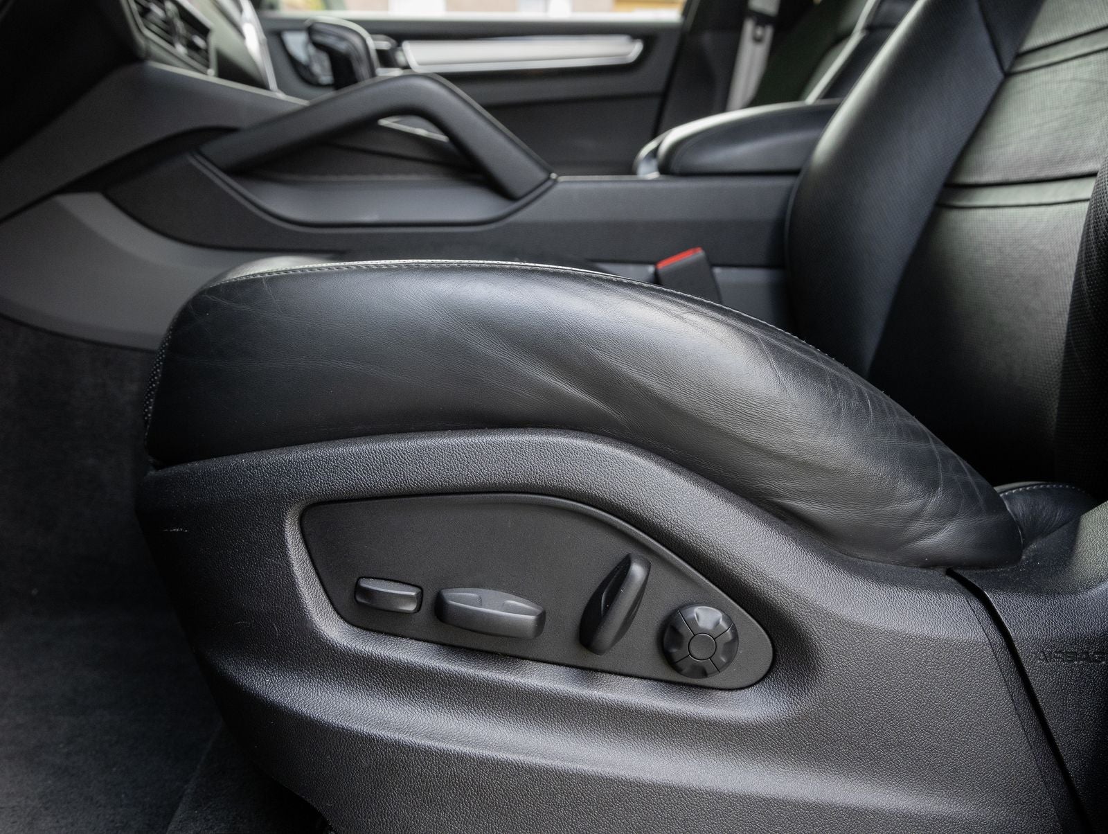 2023 Porsche Cayenne Platinum Edition