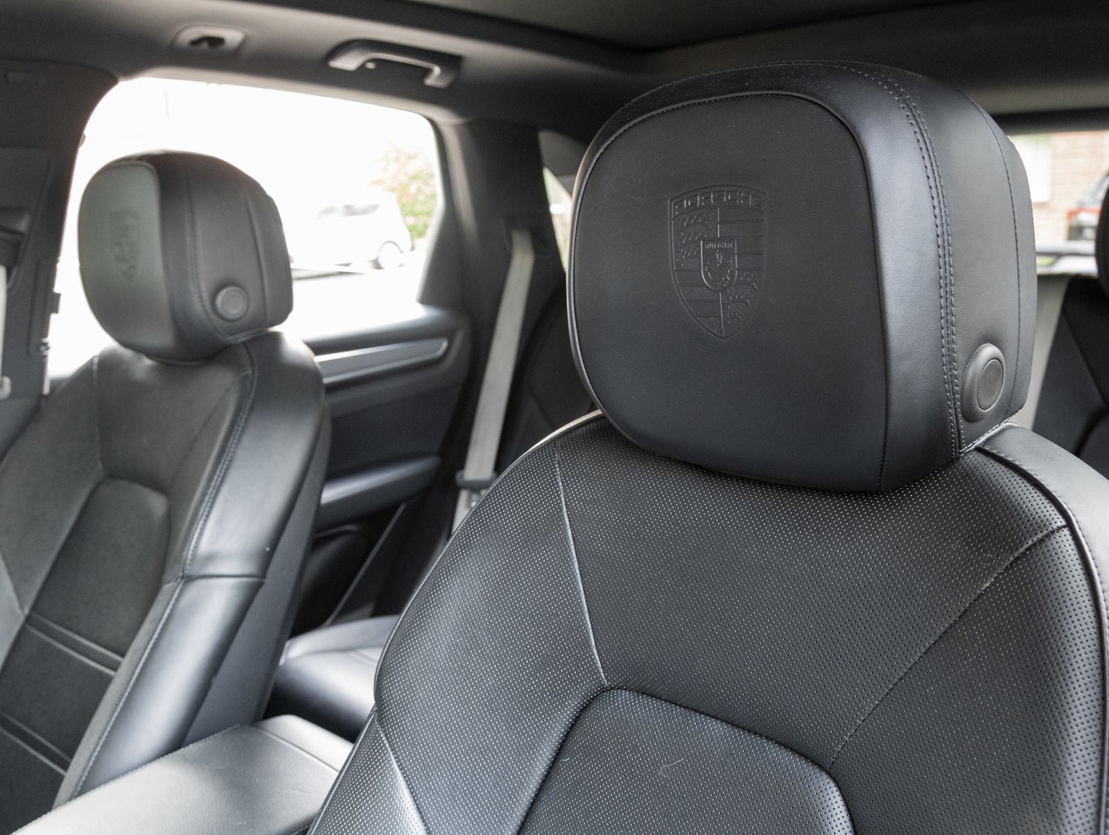 2023 Porsche Cayenne Platinum Edition