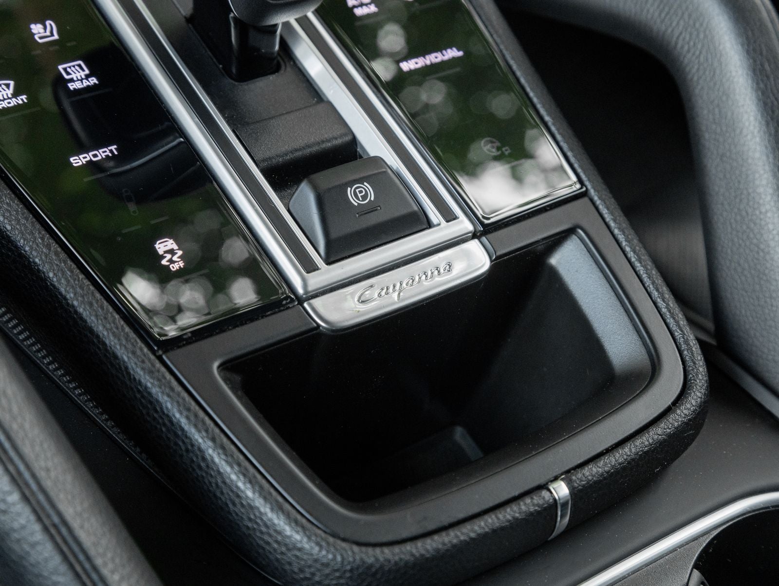 2023 Porsche Cayenne Platinum Edition