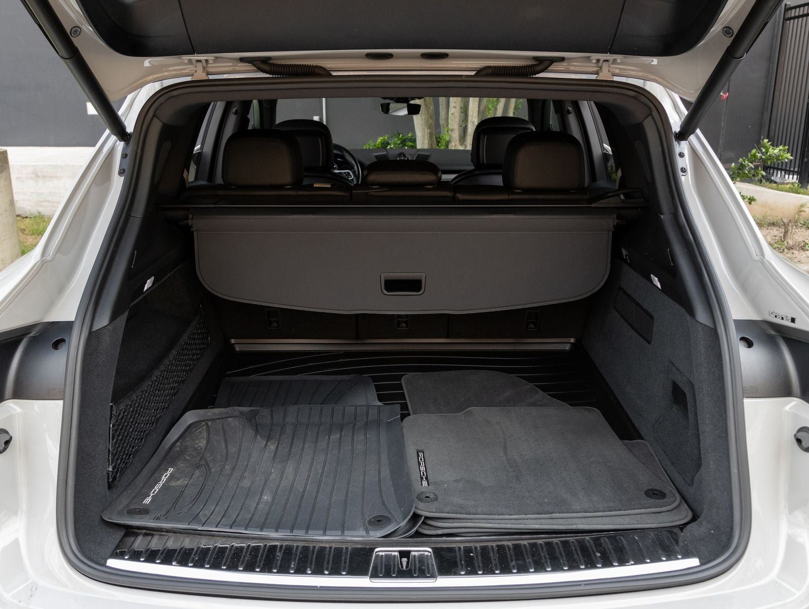 2023 Porsche Cayenne Platinum Edition