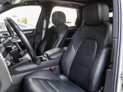 2023 Porsche Cayenne Platinum Edition