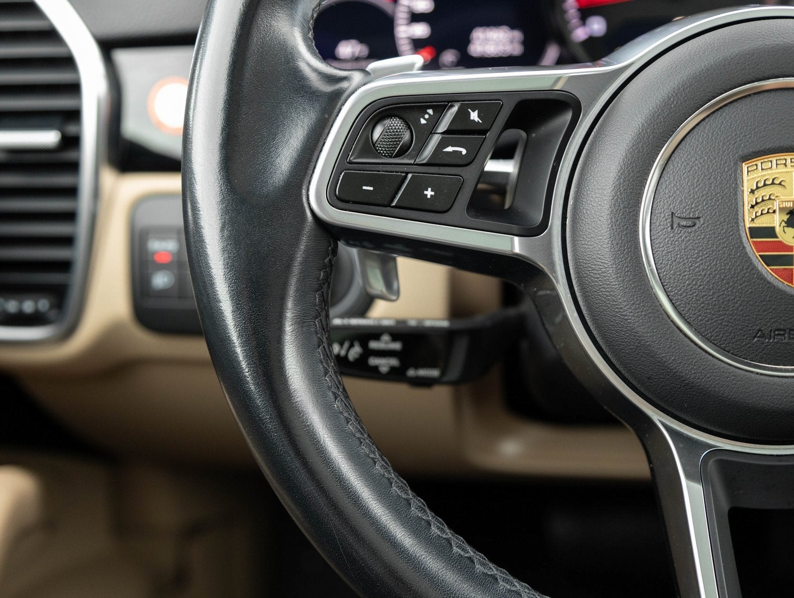 2022 Porsche Cayenne Cayenne Platinum Edition (MY22)